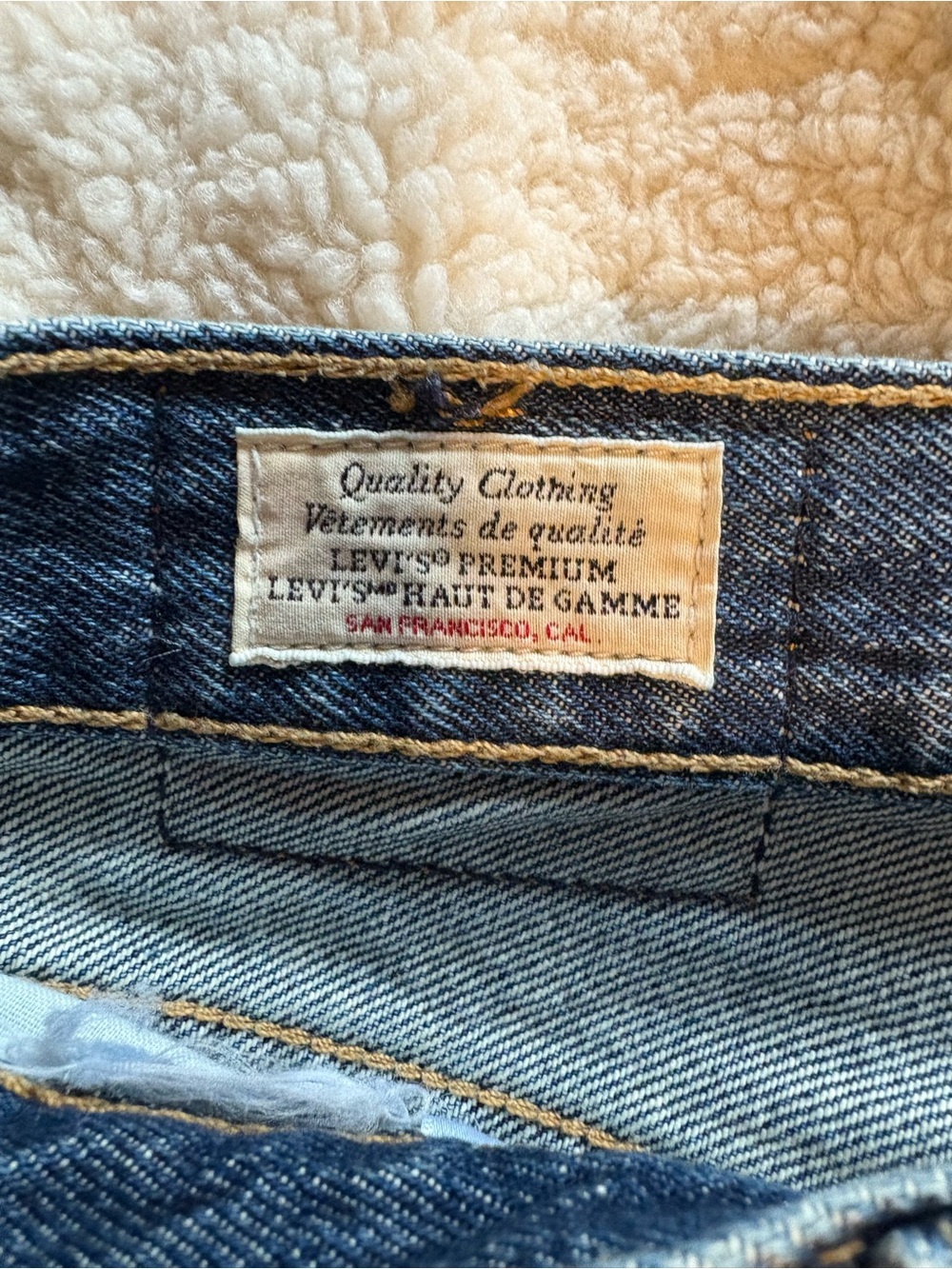 Levi's Relaxed Wide Leg Jeans in Classic Blue Denim - Picture 4 of 12
